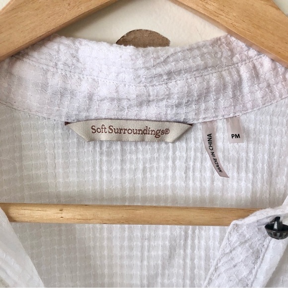 Soft Surrounding Women’s Blouse with floral details on back Size PM - Picture 4 of 7